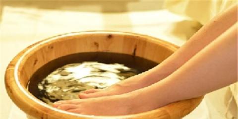 腳上起小水泡怎么回事 治療腳氣的偏方有哪些