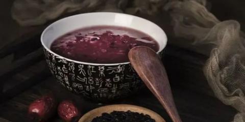 每天一碗中醫(yī)養(yǎng)生三黑粥 腎氣十足不再虛！